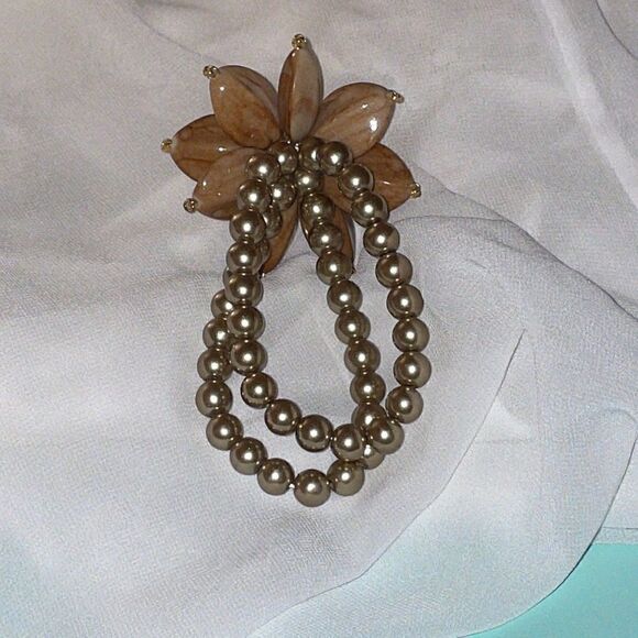 Beautiful Beaded Flower Bracelet - Picture 4 of 4